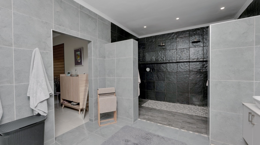 5 Bedroom Property for Sale in Agulhas Western Cape